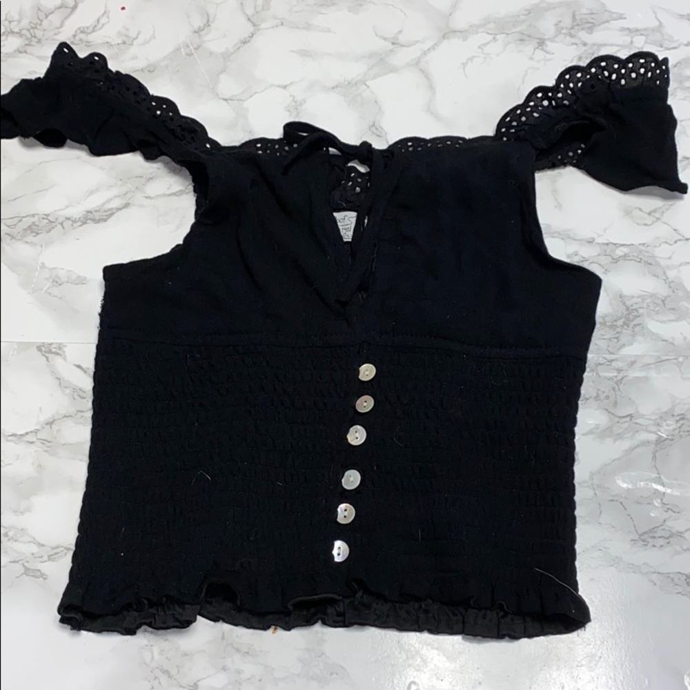 Women’s black top